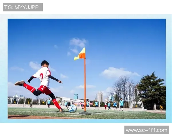 父子同场竞技足球梦传承激情与荣耀的完美结合 父子同场竞技足球梦传承激情与荣耀的完美结合